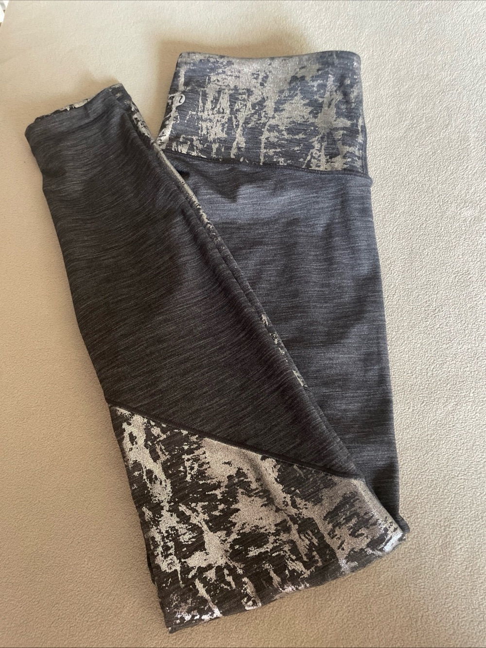 Lululemon Wunder Under HR Tight Leggings Gray Silver Shine SE Foil Womens Siz 6